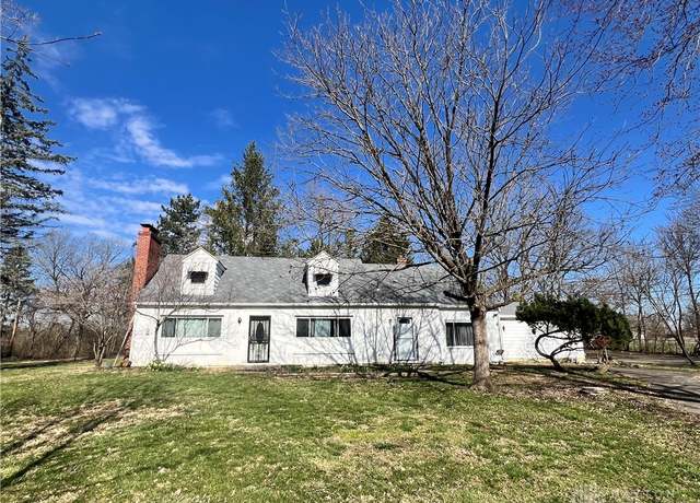 Property at 6911 Bellefontaine Rd, Dayton, OH 45424, 4 beds, 1 bath