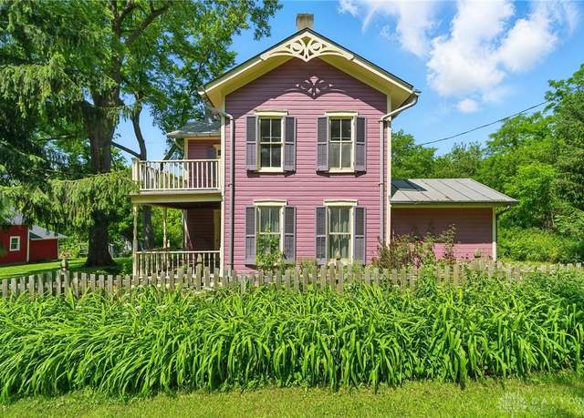Property at 8525 Dog Leg Rd, Butler Twp, OH 45414, 4 beds, 3 baths