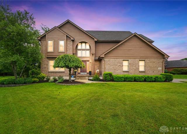 Property at 10550 Willow Brook Rd, Dayton, OH 45458, 4 beds, 3.5 baths