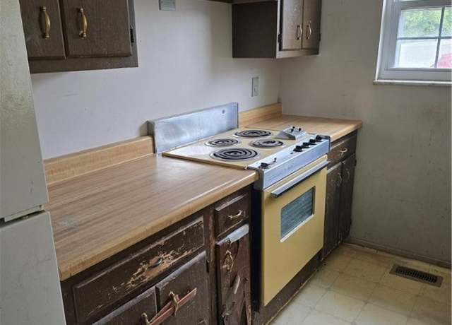 Property at 4801 Creeknoll Ct, Dayton, OH 45424, 2 beds, 2 baths