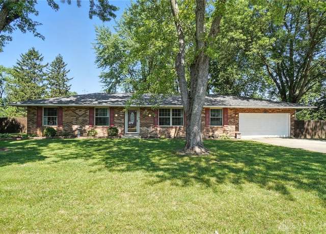 Property at 1256 Cedarcliff Dr, Beavercreek, OH 45434, 3 beds, 2 baths