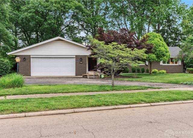 Property at 871 Meadow Ln, Xenia, OH 45385, 3 beds, 2.5 baths