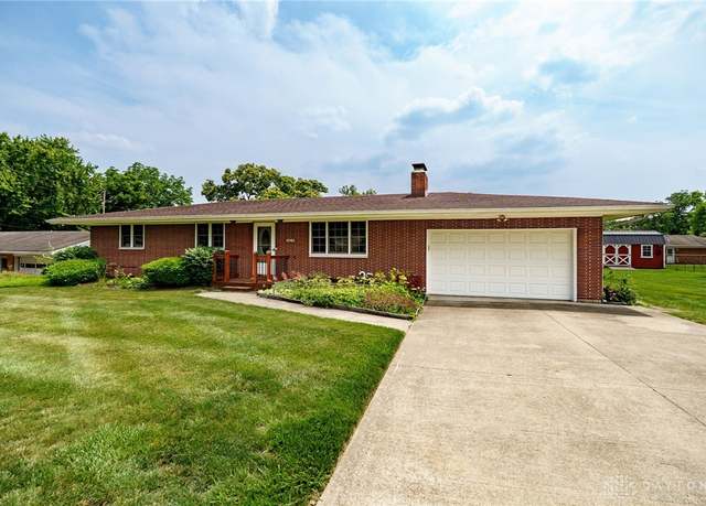 Property at 6062 10th Ave, Miamisburg, OH 45342, 3 beds, 1.5 baths