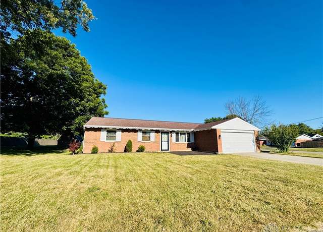 Property at 809 Candlewood Blvd, Piqua, OH 45356, 3 beds, 1.5 baths