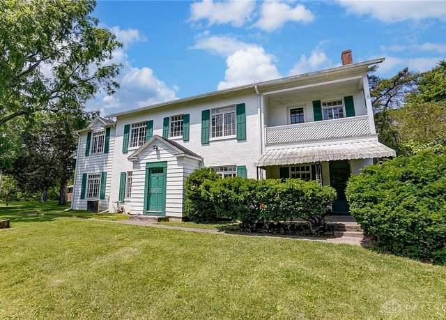 Property at 1238 S Ridge Ave, Troy, OH 45373, 5 beds, 3.5 baths