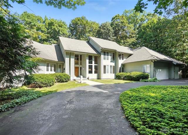 Property at 1359 Soaring Heights Dr, Sugarcreek Twp, OH 45440, 4 beds, 4 baths