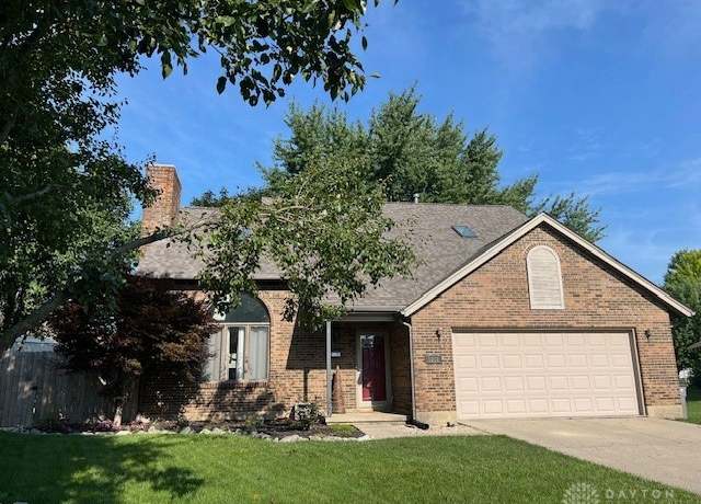 Property at 1212 Charleston Ct, Troy, OH 45373, 4 beds, 2.5 baths