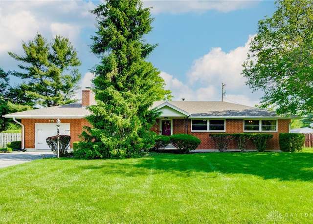 Property at 658 Omar Cir, Yellow Springs Vlg, OH 45387, 4 beds, 2 baths