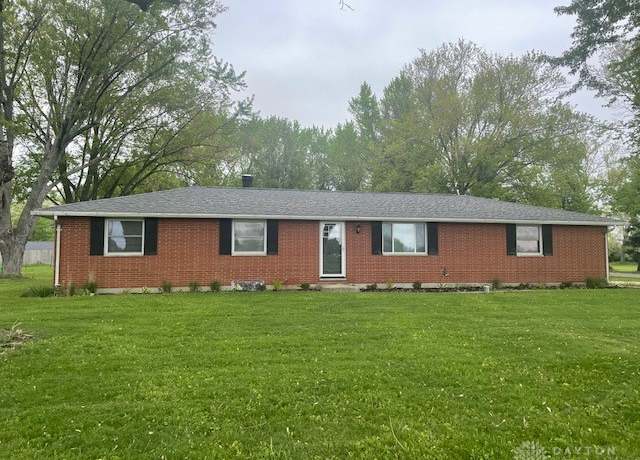Property at 1660 Woodlawn Dr, Troy, OH 45373, 4 beds, 2 baths