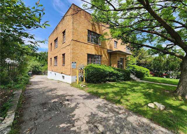 Property at 19 W Siebenthaler Ave, Dayton, OH 45405, 4 beds, 4 baths