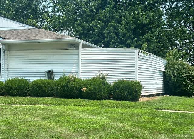 Property at 5873 Troy Villa Blvd, Dayton, OH 45424, 3 beds, 2 baths