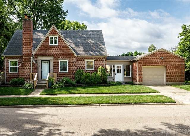 Property at 816 Gainsborough Rd, Dayton, OH 45419, 3 beds, 2 baths