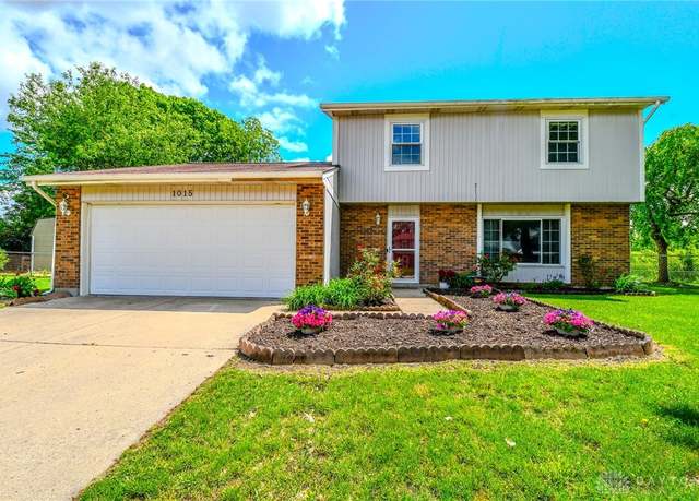 Property at 1015 Brookwood Ct, Fairborn, OH 45324, 3 beds, 2.5 baths