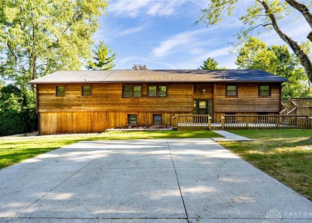 Property at 2821 Varsity Dr, Beavercreek, OH 45431, 3 beds, 2.5 baths