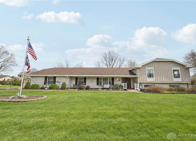 Property at 353 Meadowlane Pl, Xenia, OH 45385, 6 beds, 3.5 baths