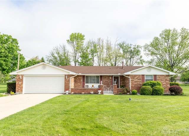 Property at 135 Coach Dr, Tipp City, OH 45371, 3 beds, 1.5 baths