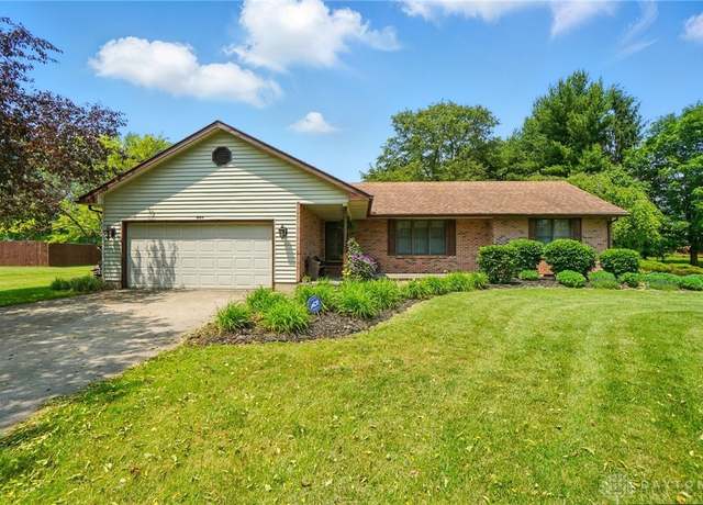 Property at 2009 Sundance Dr, Springfield, OH 45502, 3 beds, 2.5 baths