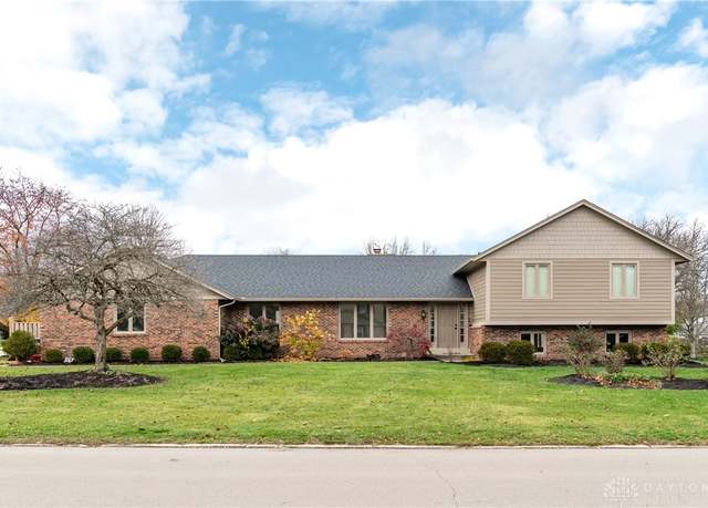 Property at 2670 Broken Woods Dr, Troy, OH 45373, 4 beds, 3 baths