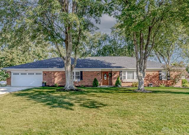 Property at 1487 Beaushire Cir, Washington Twp, OH 45459, 4 beds, 2 baths