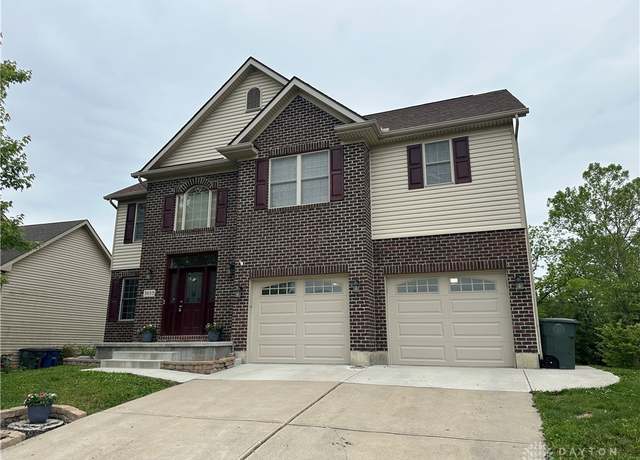 Property at 3855 Berrywood Dr, Dayton, OH 45424, 4 beds, 3.5 baths