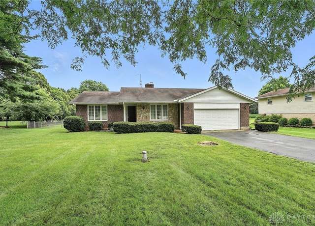 Property at 2042 Hilltop Rd, Xenia, OH 45385, 3 beds, 2 baths