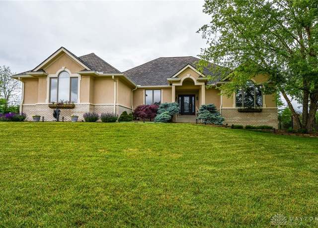 Property at 2338 Abbey Ln, Xenia, OH 45385, 3 beds, 3.5 baths