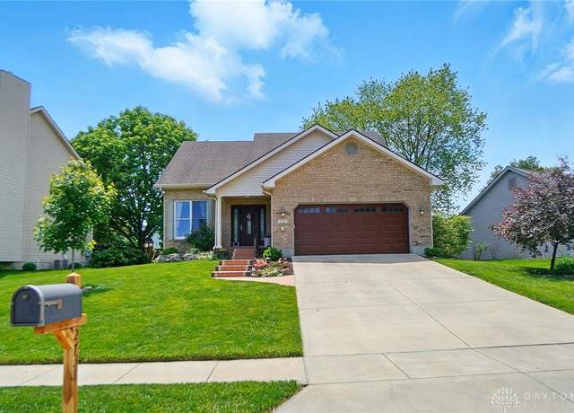 Property at 2731 Walnut Ridge Dr, Troy, OH 45373, 3 beds, 2.5 baths