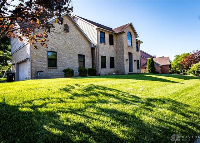 Property at 306 Pauly Dr, Englewood, OH 45315, 4 beds, 3 baths
