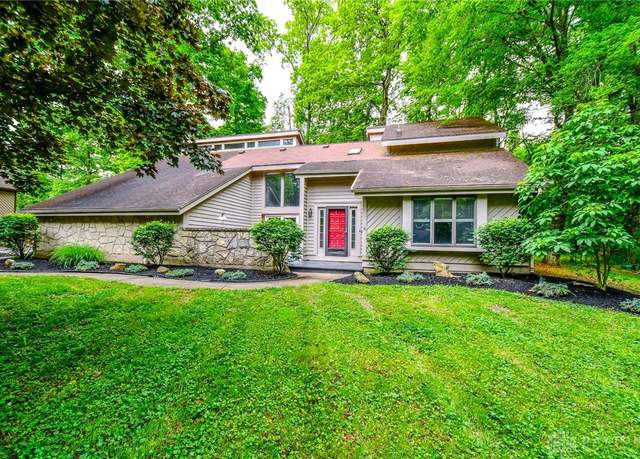 Property at 222 Walnut Grove Dr, Centerville, OH 45458, 4 beds, 3.5 baths