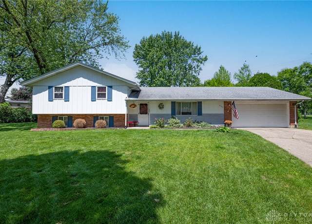 Property at 4709 Briar Knoll Dr, Kettering, OH 45429, 4 beds, 2.5 baths