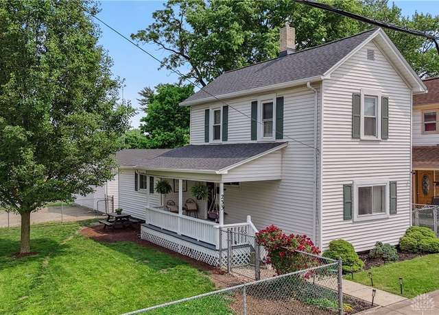 Property at 233 S Crawford St, Troy, OH 45373, 2 beds, 1 bath