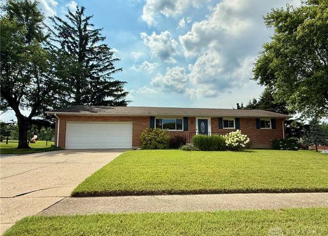 Property at 803 S Linden Ave, Miamisburg, OH 45342, 3 beds, 2.5 baths