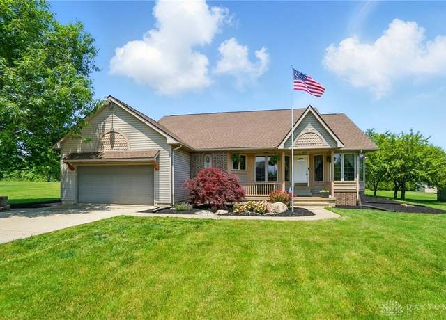 Property at 5193 Horseshoe Dr, Lewisburg, OH 45338, 4 beds, 2.5 baths