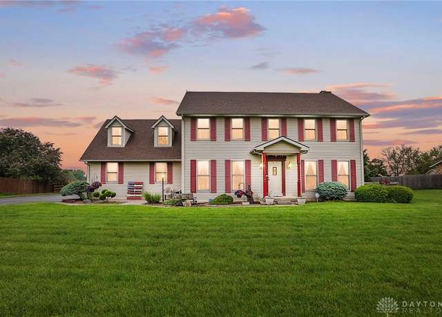 Property at 5677 Cedarwood Dr, Lewisburg, OH 45338, 4 beds, 2.5 baths
