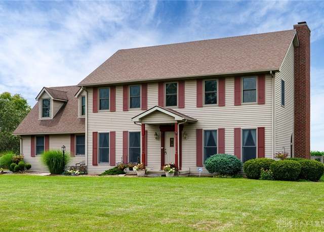 Property at 5677 Cedarwood Dr, Lewisburg, OH 45338, 4 beds, 2.5 baths