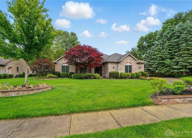 Property at 220 Fivepines Ct, Englewood, OH 45315, 5 beds, 3.5 baths