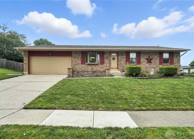 Property at 825 Merry John Dr, Miamisburg, OH 45342, 3 beds, 2 baths