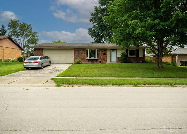 Property at 1038 Heathwood Dr, Englewood, OH 45322, 3 beds, 2 baths