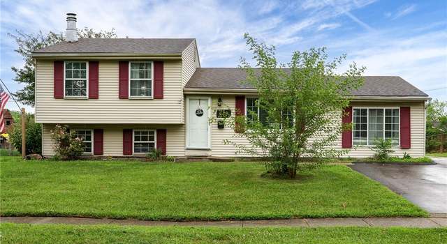Photo of 251 Southerly Hills Dr, Englewood, OH 45322