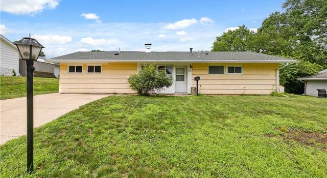 Photo of 412 Defoe Dr, Dayton, OH 45431