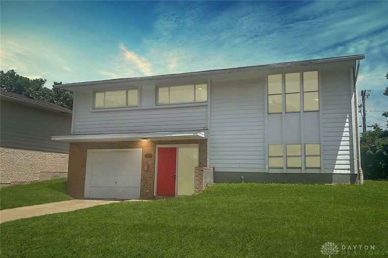 Photo of 622 Willow Springs Dr Dayton, OH 45417
