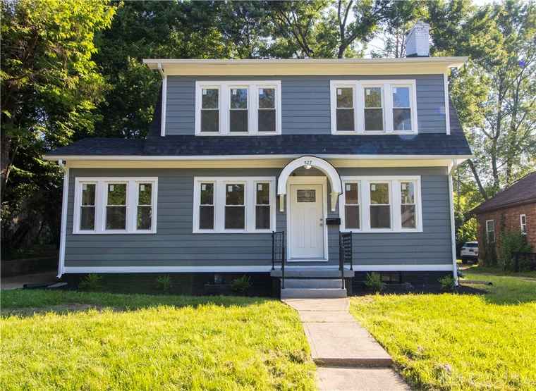 Photo of 527 W Parkwood Dr Dayton, OH 45405