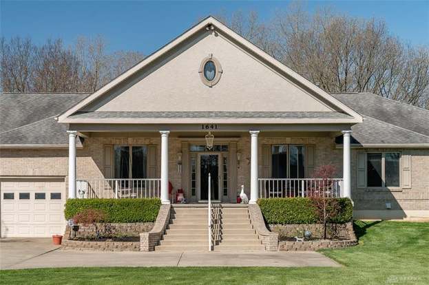 1641 Graceland Dr Fairborn Oh 45324 Mls 786264 Redfin