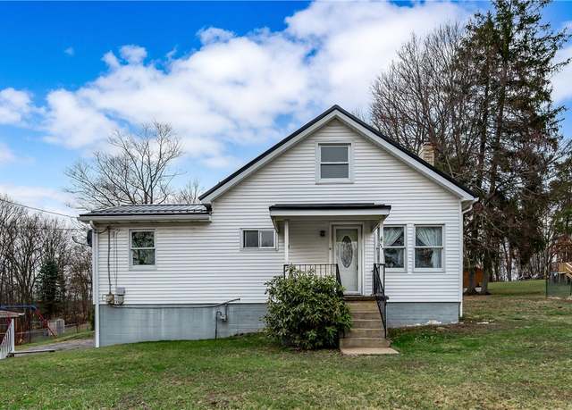 Property at 425 Chicora Rd, Oakland Twp, PA 16001, 3 beds, 1 bath