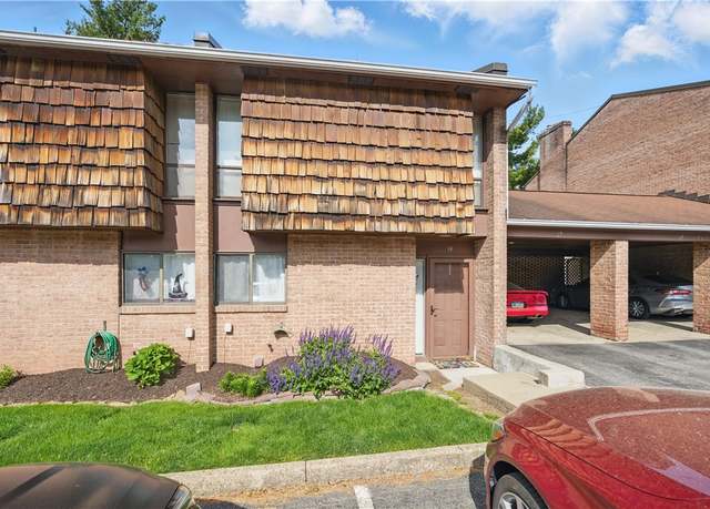 Property at 14 Forest Green Dr, Moon/crescent Twp, PA 15108, 2 beds, 1.5 baths