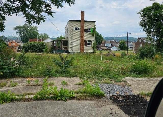 Property at 326 1/2 Erie St, Aliquippa, PA 15001, 3 beds, 2 baths