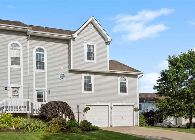 Property at 811 Sunset Cir #811, Cranberry Twp, PA 16066, 3 beds, 2.5 baths