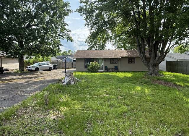 Property at 230 Sherwood Dr, Cranberry Twp, PA 16066, 3 beds, 2 baths