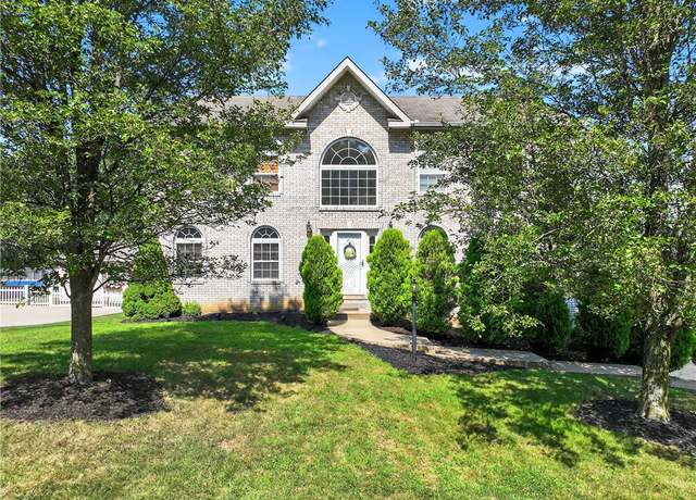 Property at 1514 Laurel Ridge Dr, Moon/crescent Twp, PA 15046, 4 beds, 3.5 baths