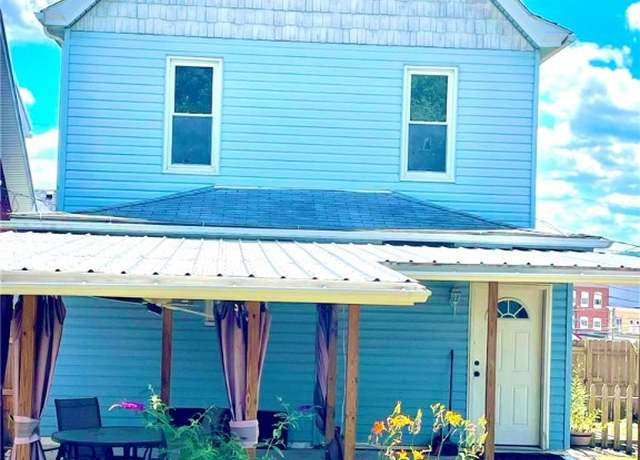 Property at 3 N 5th St, Youngwood, PA 15697, 3 beds, 1 bath
